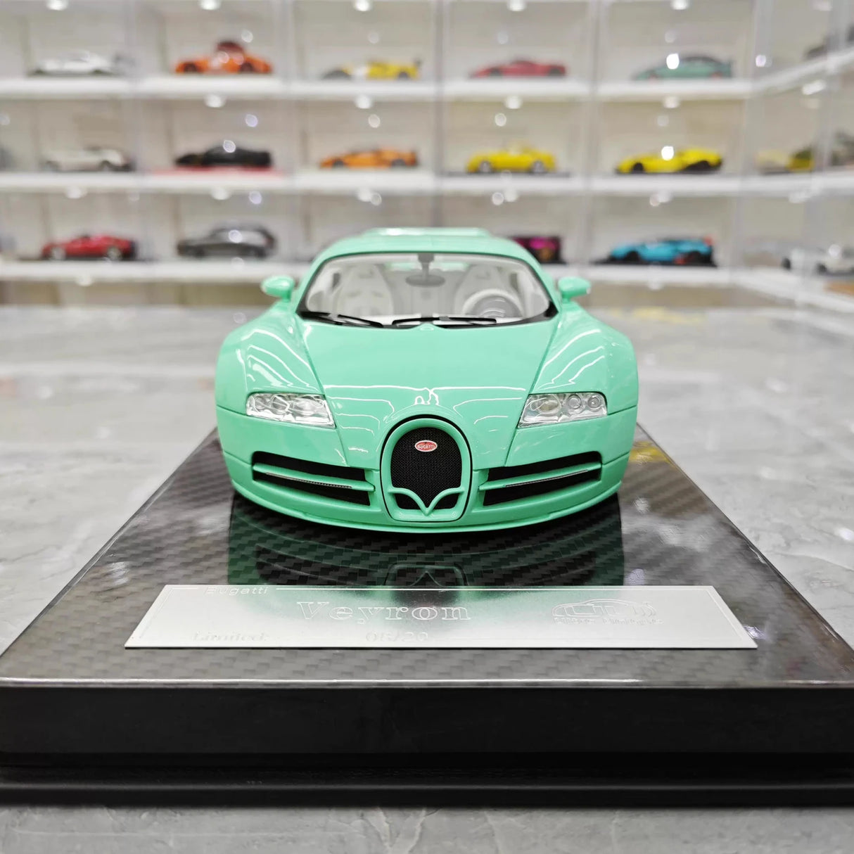 Ultra Unique Bugatti 2005 Veyron Blue 1:18 – Verzamelbare hars modelresin