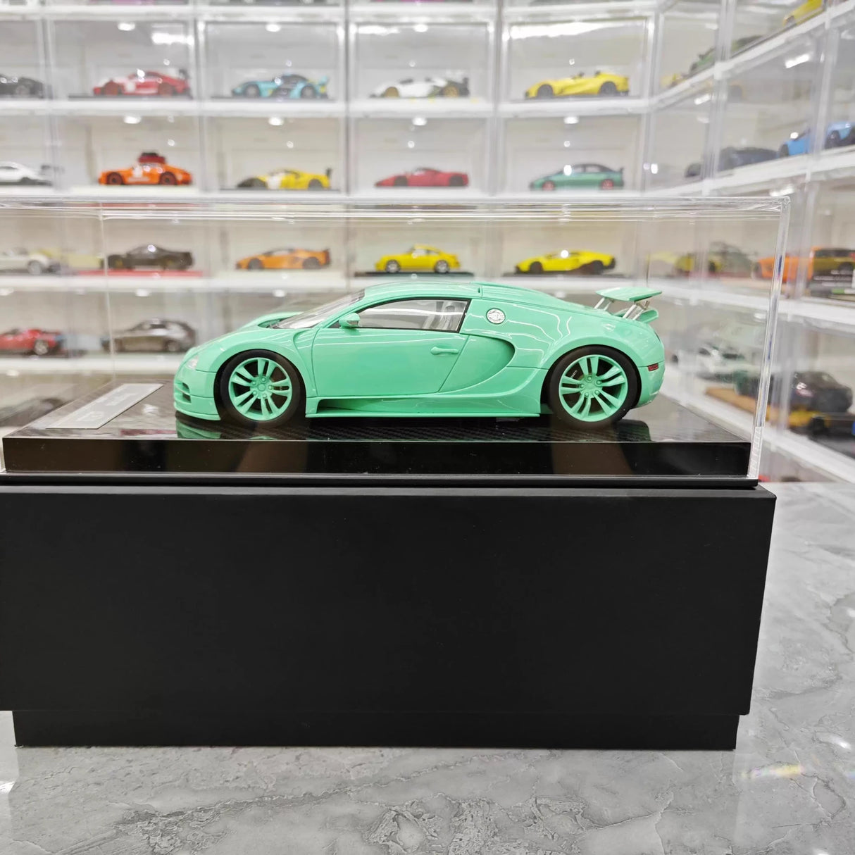 Ultra Unique Bugatti 2005 Veyron Blue 1:18 – Verzamelbare hars modelresin