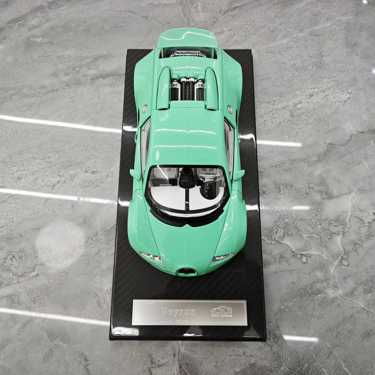 Ultra Unique Bugatti 2005 Veyron Blue 1:18 – Verzamelbare hars modelresin