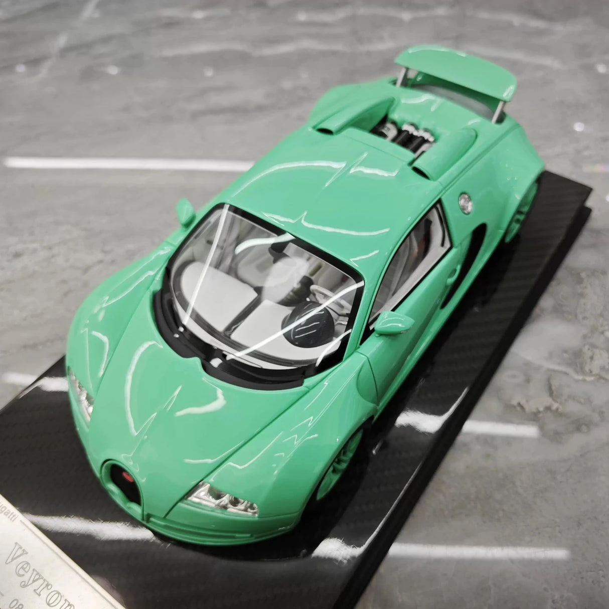 Ultra Unique Bugatti 2005 Veyron Blue 1:18 – Verzamelbare hars modelresin