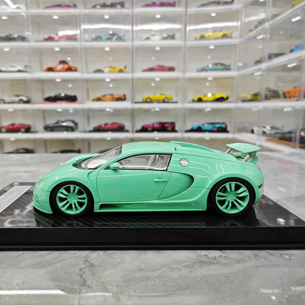 Ultra Unique Bugatti 2005 Veyron Blue 1:18 – Verzamelbare hars modelresin
