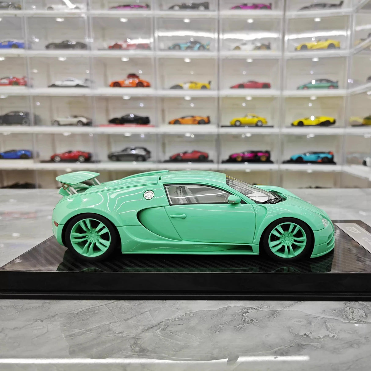 Ultra Unique Bugatti 2005 Veyron Blue 1:18 – Verzamelbare hars modelresin