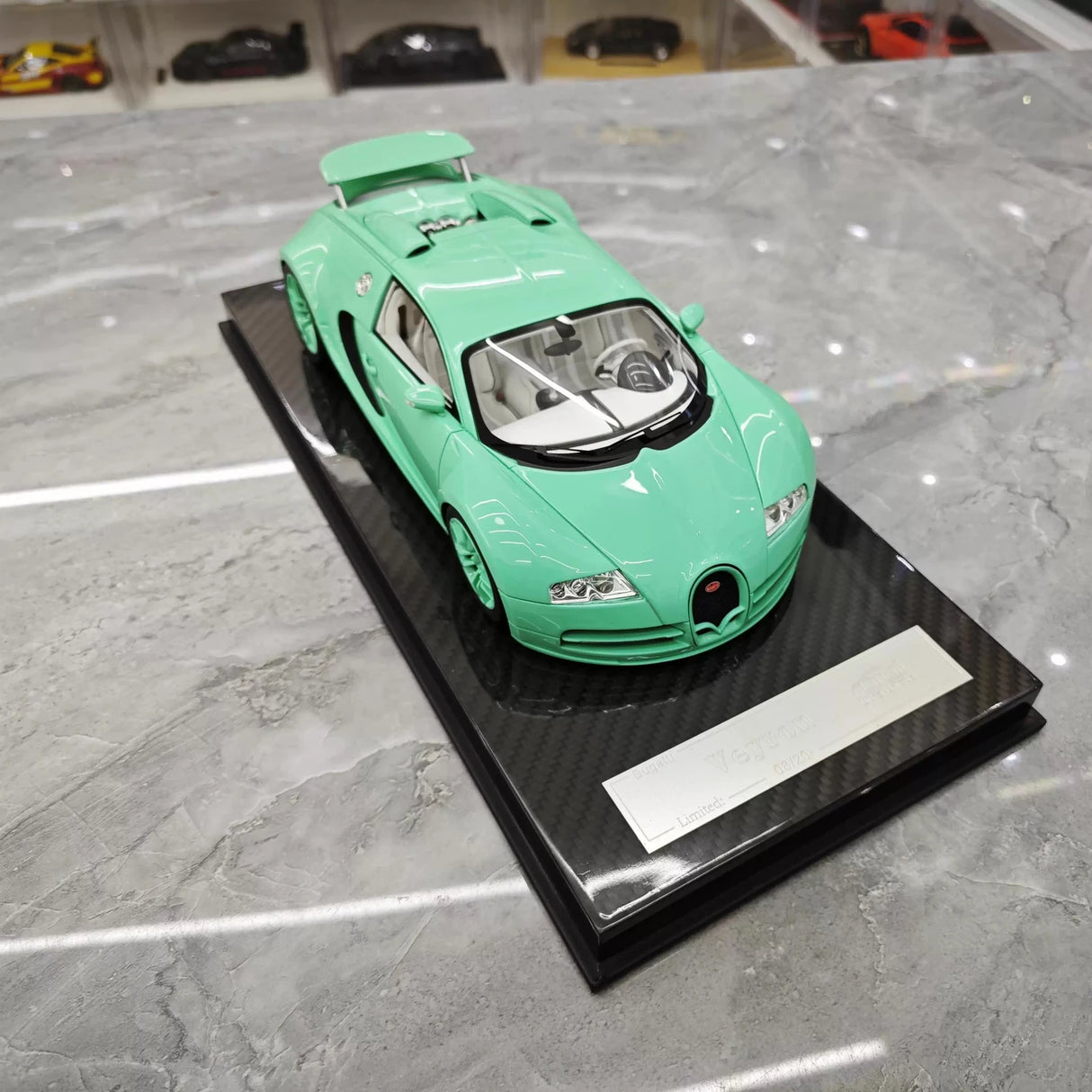 Ultra Unique Bugatti 2005 Veyron Blue 1:18 – Verzamelbare hars modelresin