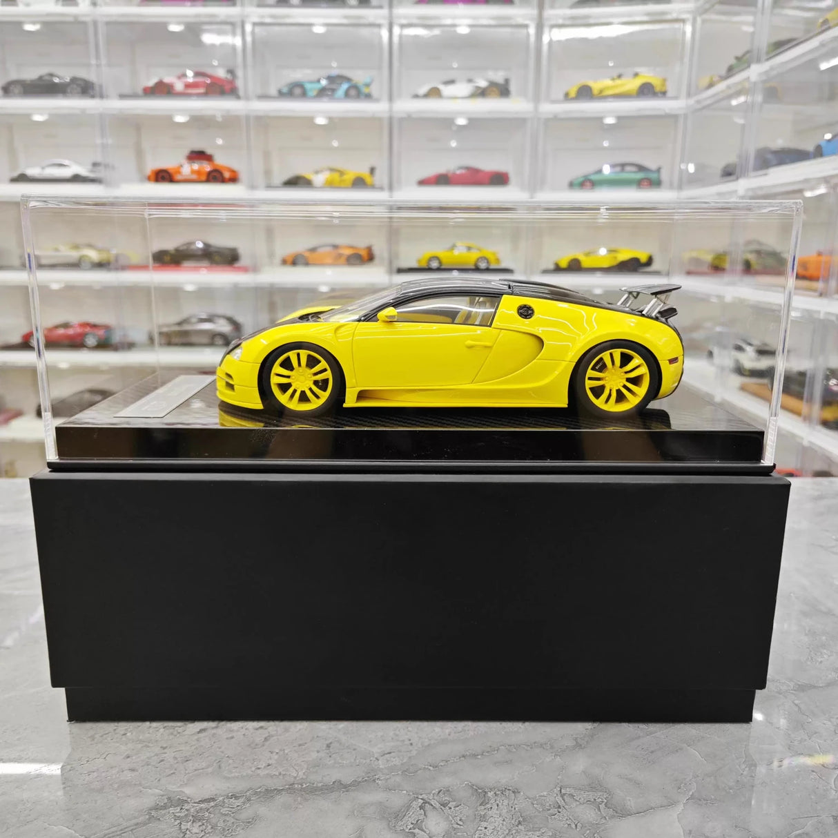 Ultra Unique Bugatti 2005 Veyron Geel en Zwart 1:18 – Verzamelbare resin modelresin resin