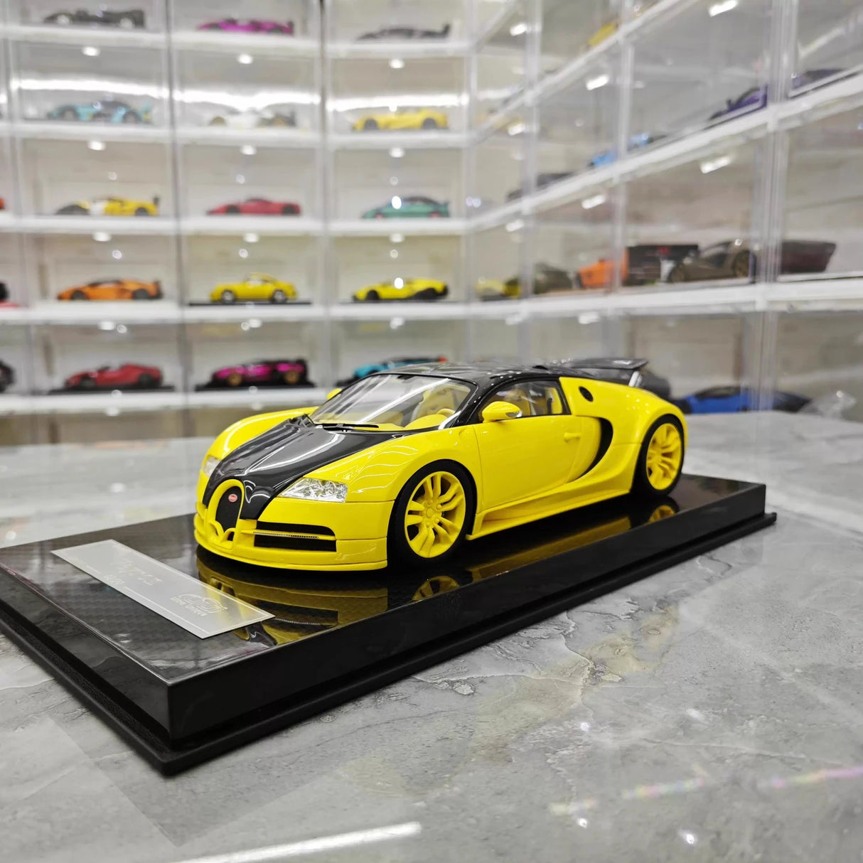 Ultra Unique Bugatti 2005 Veyron Geel en Zwart 1:18 – Verzamelbare resin modelresin resin