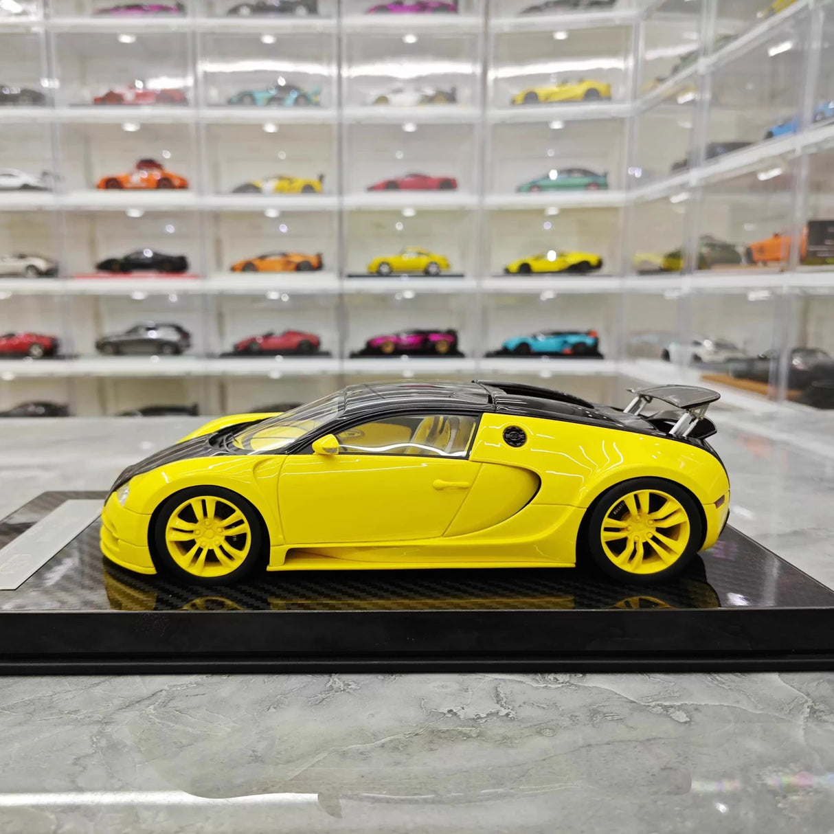 Ultra Unique Bugatti 2005 Veyron Geel en Zwart 1:18 – Verzamelbare resin modelresin resin
