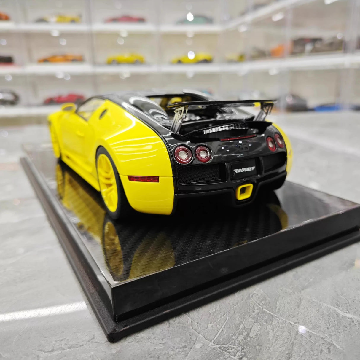 Ultra Unique Bugatti 2005 Veyron Geel en Zwart 1:18 – Verzamelbare resin modelresin resin