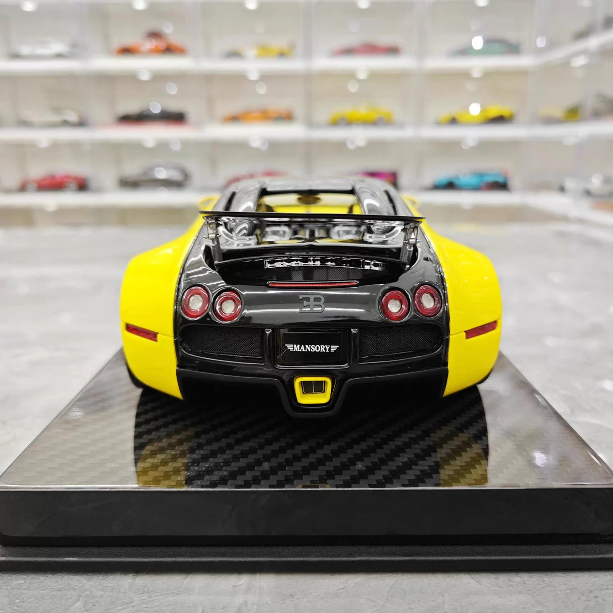 Ultra Unique Bugatti 2005 Veyron Geel en Zwart 1:18 – Verzamelbare resin modelresin resin