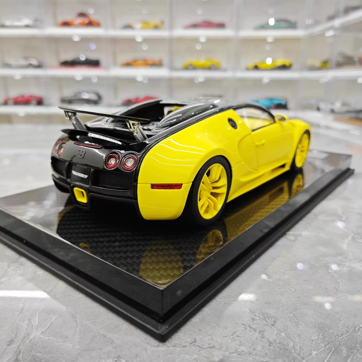 Ultra Unique Bugatti 2005 Veyron Geel en Zwart 1:18 – Verzamelbare resin modelresin resin