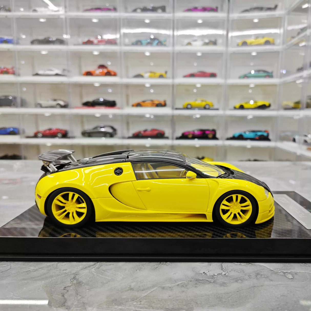 Ultra Unique Bugatti 2005 Veyron Geel en Zwart 1:18 – Verzamelbare resin modelresin resin