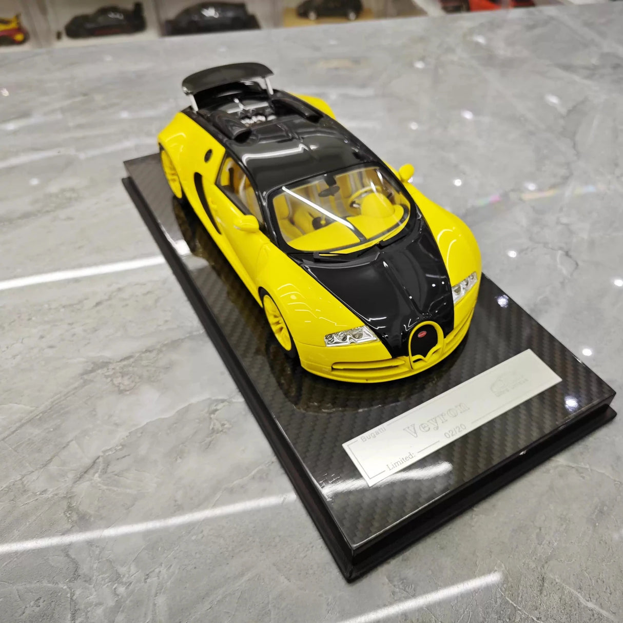 Ultra Unique Bugatti 2005 Veyron Geel en Zwart 1:18 – Verzamelbare resin modelresin resin