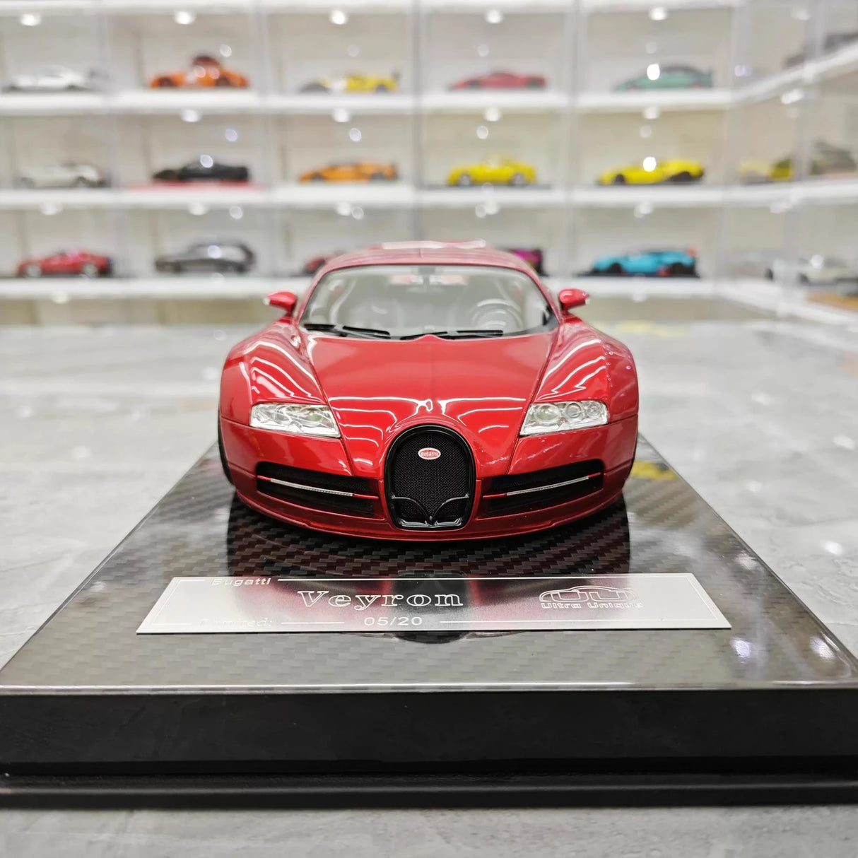 Ultra Unique Bugatti 2005 Veyron Red 1:18 – Verzamelbare Resin Modelresin