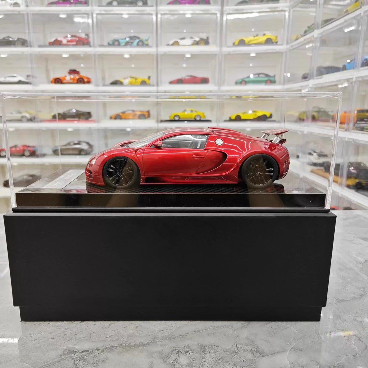 Ultra Unique Bugatti 2005 Veyron Red 1:18 – Verzamelbare Resin Modelresin
