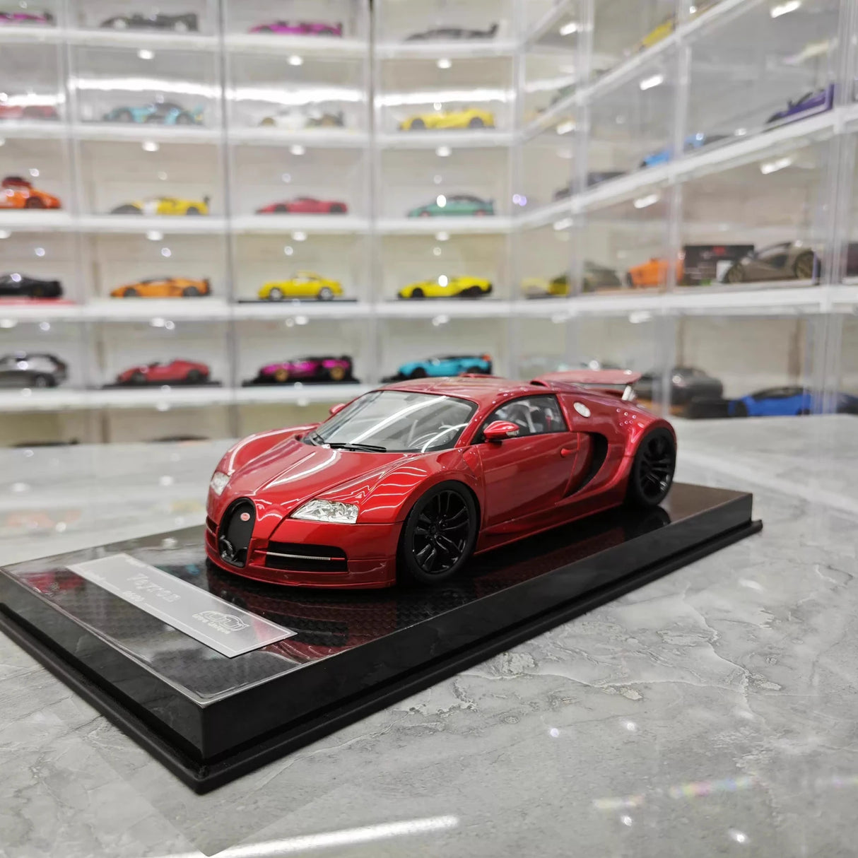 Ultra Unique Bugatti 2005 Veyron Red 1:18 – Verzamelbare Resin Modelresin