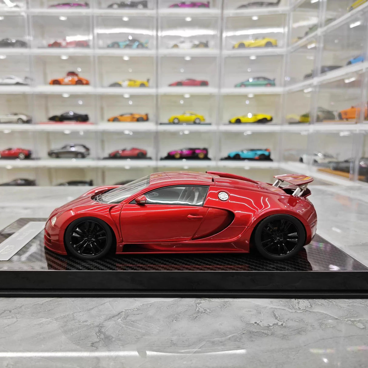 Ultra Unique Bugatti 2005 Veyron Red 1:18 – Verzamelbare Resin Modelresin