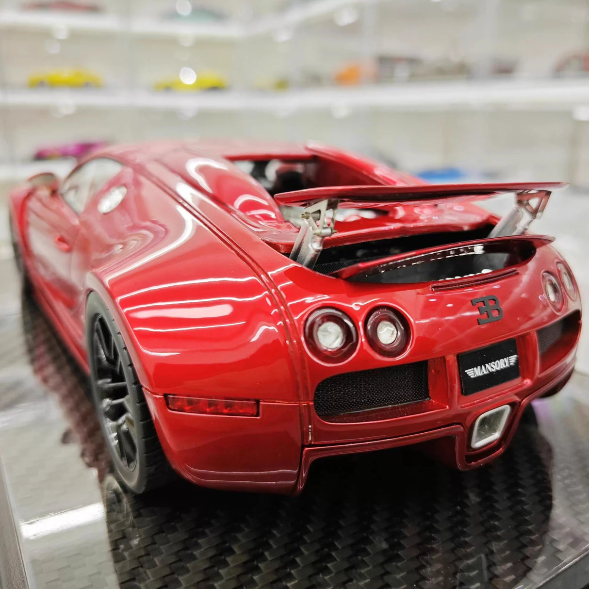 Ultra Unique Bugatti 2005 Veyron Red 1:18 – Verzamelbare Resin Modelresin