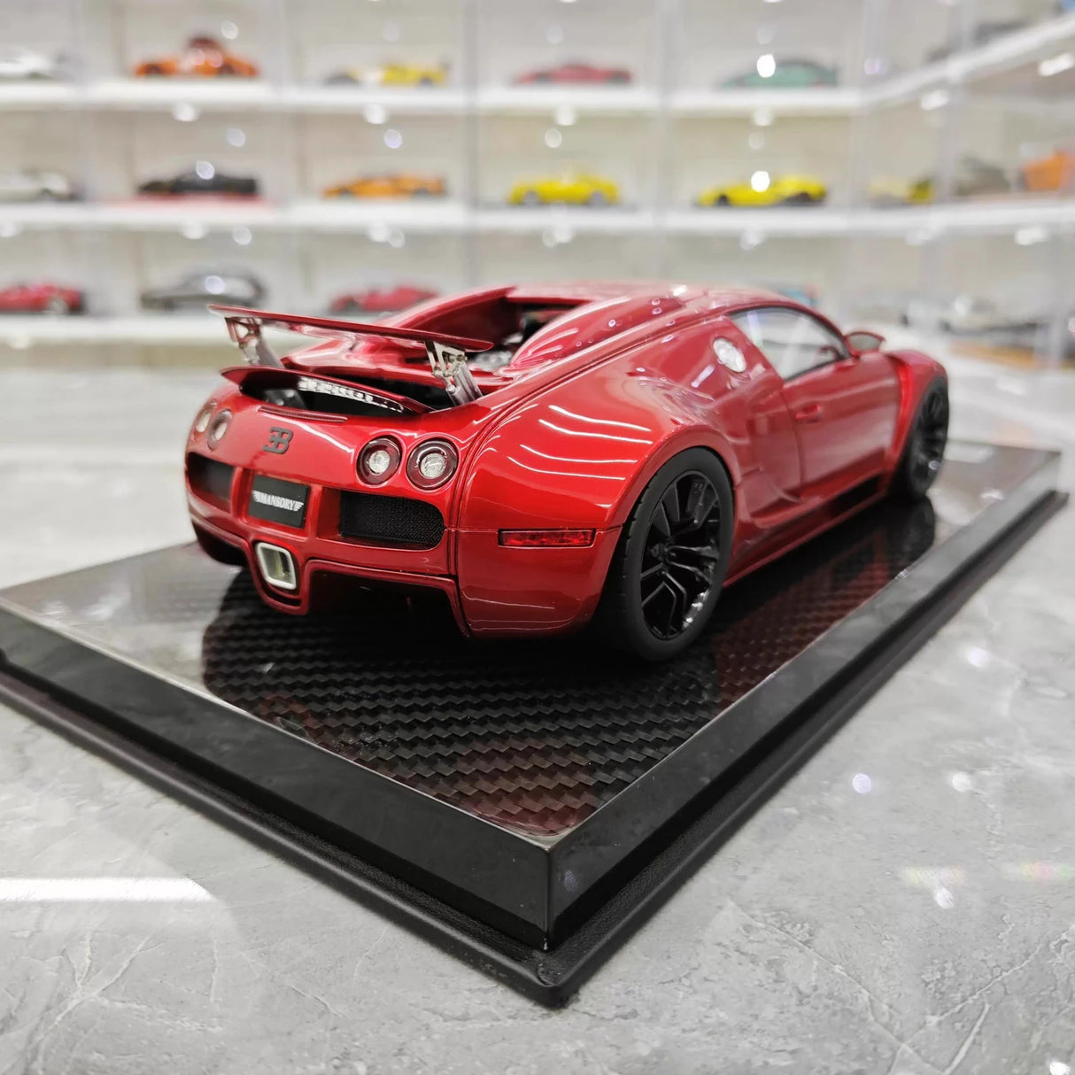 Ultra Unique Bugatti 2005 Veyron Red 1:18 – Verzamelbare Resin Modelresin