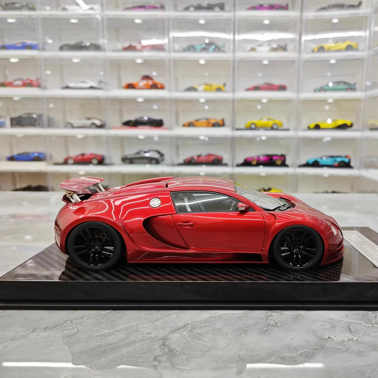 Ultra Unique Bugatti 2005 Veyron Red 1:18 – Verzamelbare Resin Modelresin