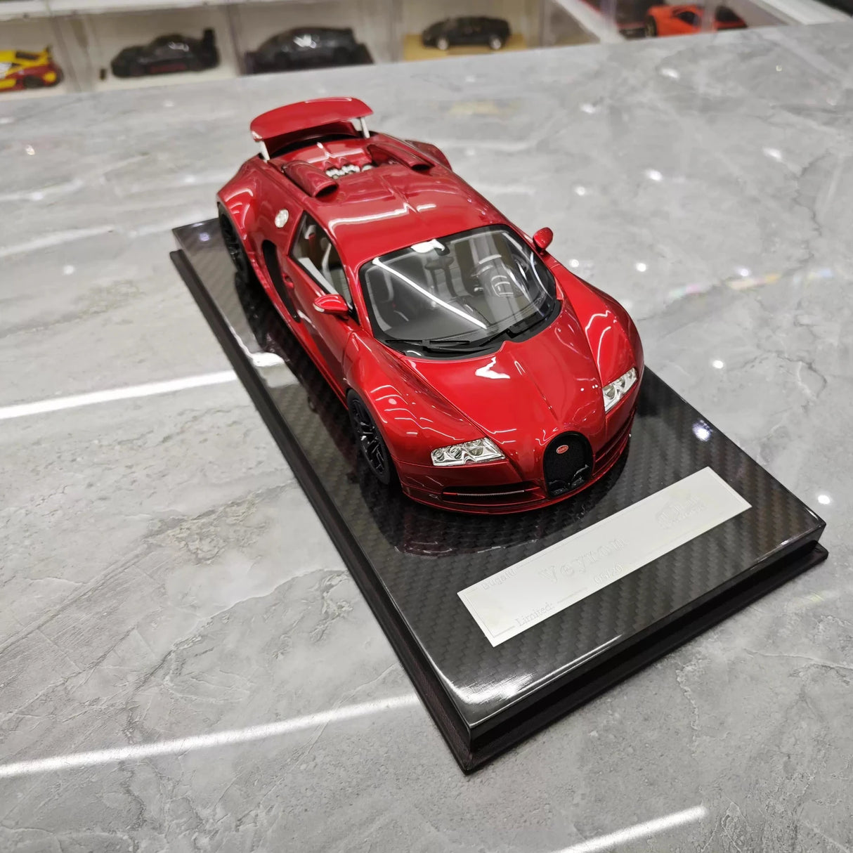 Ultra Unique Bugatti 2005 Veyron Red 1:18 – Verzamelbare Resin Modelresin