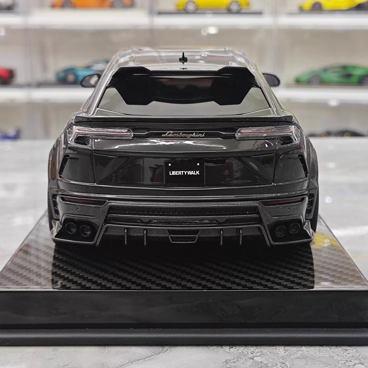 Ultra Unique Lamborghini 2019 Urus Widebody Black 1:18 – Collectible Resin Model Resin