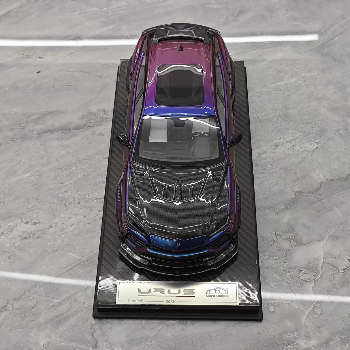 Ultra Unique Lamborghini 2019 Urus Gradient Broadbody 1:18 – kolekcjonerska żywica modelowa żywica