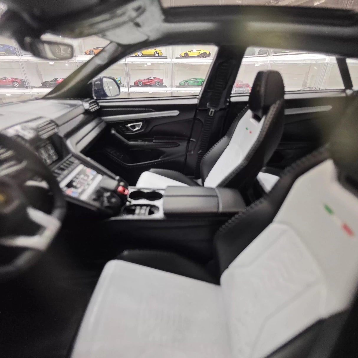 Ultra Unique Lamborghini 2019 Urus Gradient Broadbody 1:18 – kolekcjonerska żywica modelowa żywica