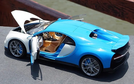 [OEM] 1:18 Bugatti 2016 Chiron White & Blue Model Car Die-Cast