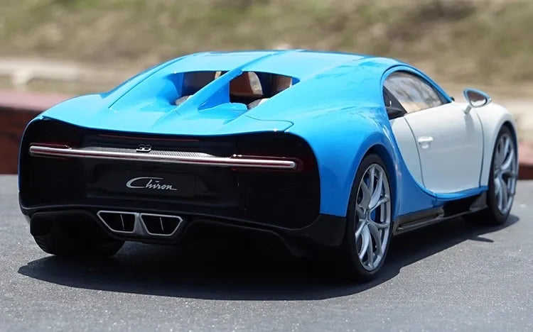 [OEM] 1:18 Bugatti 2016 Chiron White & Blue Model Car Die-Cast