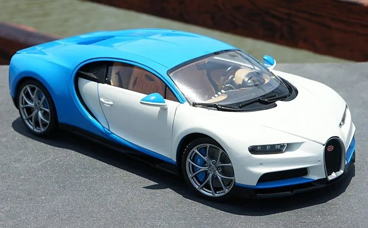 [OEM] 1:18 Bugatti 2016 Chiron bianco & blu modellino di auto Die-Cast