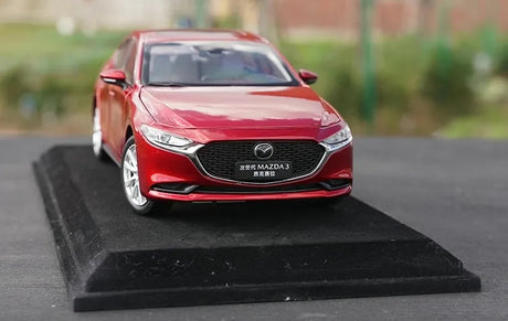 [OEM] 1:18 Mazda 2019 Mazda3 Red Model Car Die-Cast