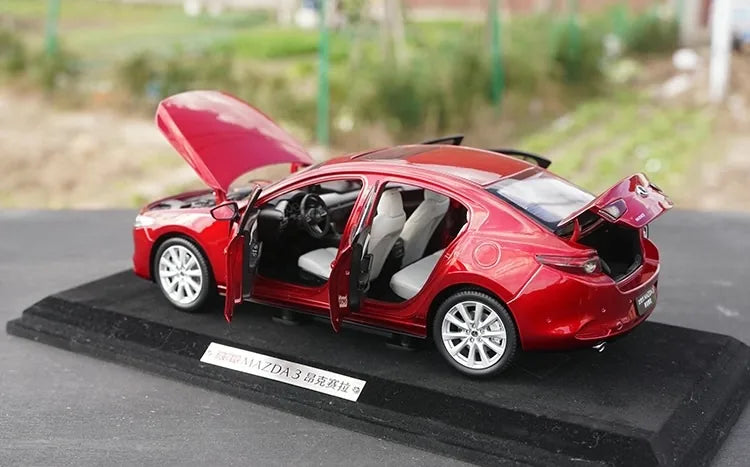 [OEM] 1:18 Mazda 2019 Mazda3 Red Model Car Die-Cast