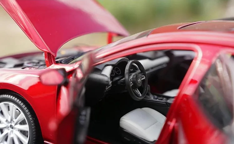 [OEM] 1:18 Mazda 2019 Mazda3 Red Model Car Die-Cast