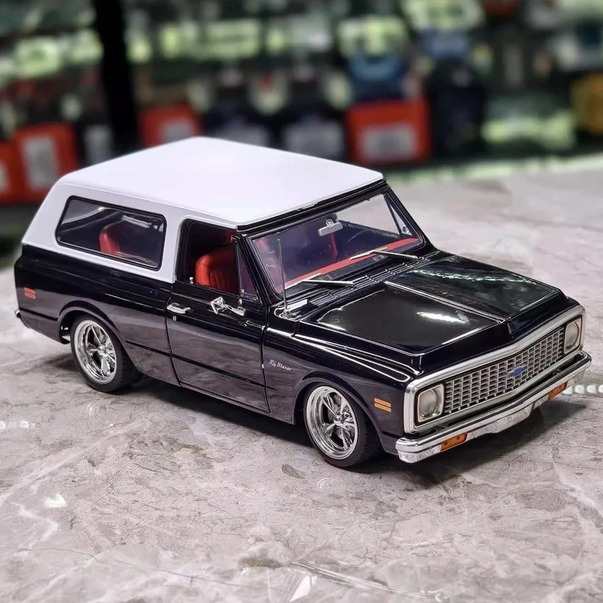ACME Chevrolet 1972 Blazer Custom Black 1:18 – Keräilyesineitä valuvalumalleja