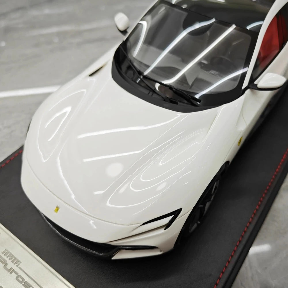 [AT] 1:18 Ferrari 2022 Purosangue vit modellbil harts