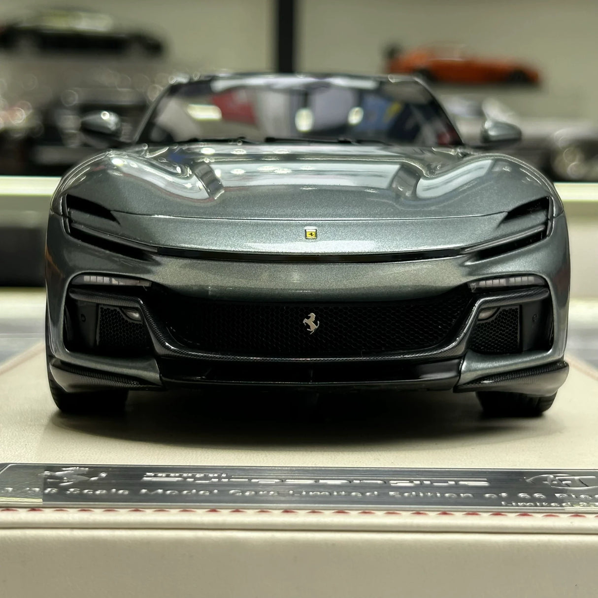 AT Ferrari 2023 Purosangue Grigio Titanio 1:18 – Resina modelo de resina coleccionable