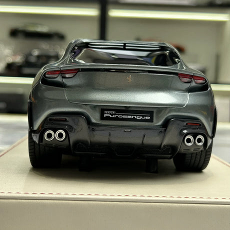 AT Ferrari 2023 Purosangue Grigio Titanio 1:18 – Resina modelo de resina coleccionable