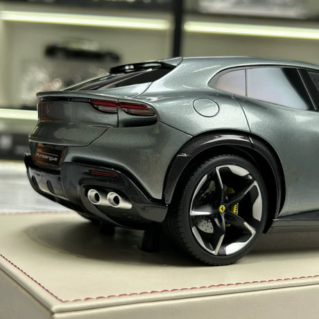 AT Ferrari 2023 Purosangue Grigio Titanio 1:18 – Resina modelo de resina coleccionable
