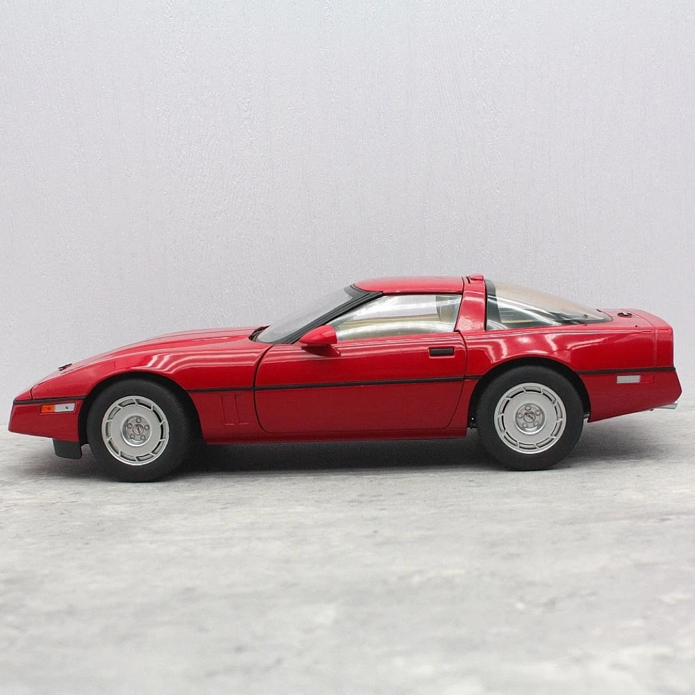 [AutoArt] 1:18 Chevrolet 1986 Corvette C4 Red Model Car Die-Cast