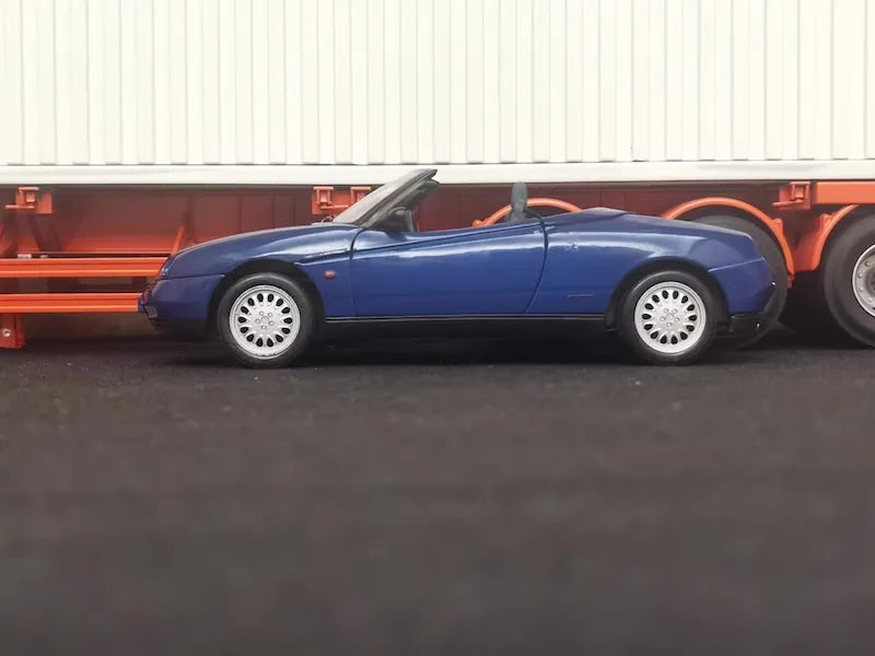 1:18 Alfa Romeo 1995 Spider (916) Die Cast Model Car