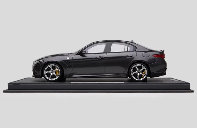 1:18 Alfa Romeo 2015 Giulia QV Die Cast Model Car