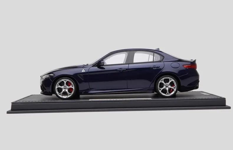 1:18 Alfa Romeo 2015 Giulia QV Die Cast Model Car