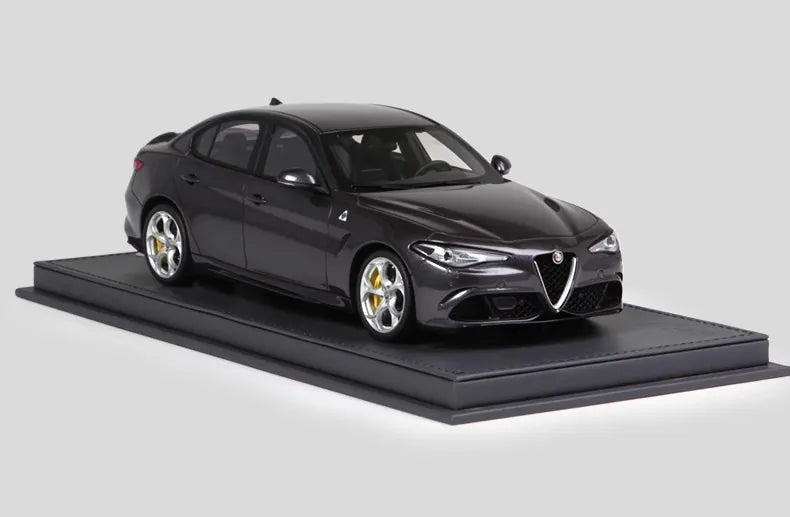 1:18 Alfa Romeo 2015 Giulia QV Die Cast Model Car