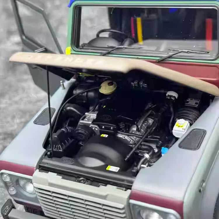 [Almost Real] 1:18 Land Rover 2015 Defender 90-Paul Smith Edition pienoismalli Die-Cast