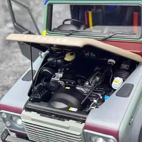 [Almost Real] 1:18 Land Rover 2015 Defender 90-Paul Smith Edition Model Car Die-Cast