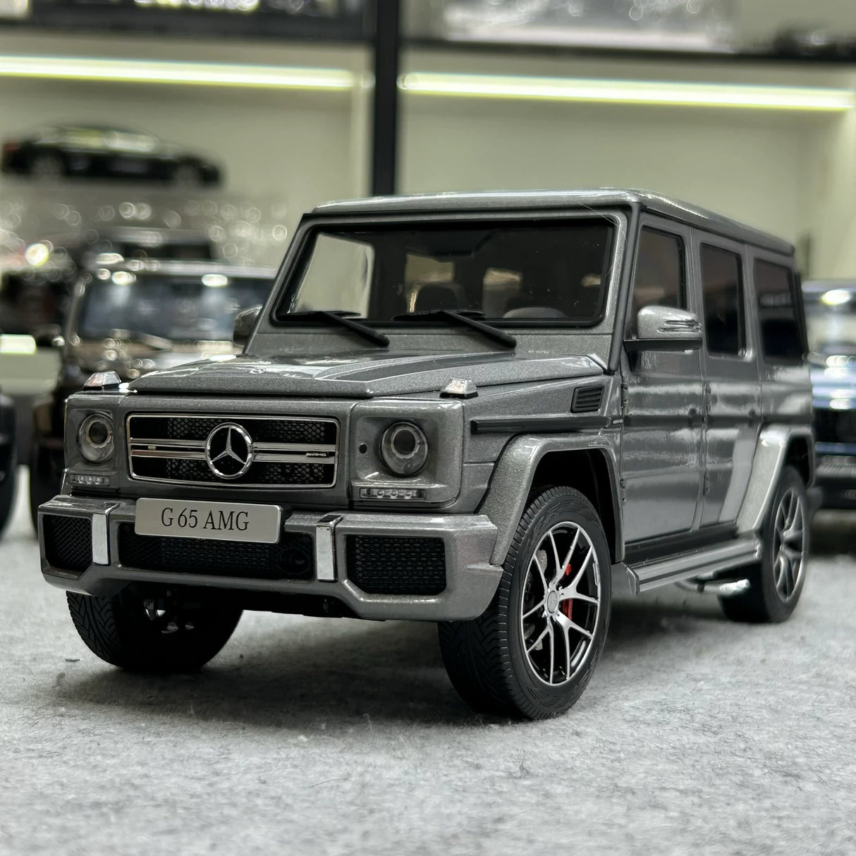 Almost Real Mercedes-AMG 2015 G 63 W463 Arabian cinzento 1:18 – modelo de coleção em metal fundido