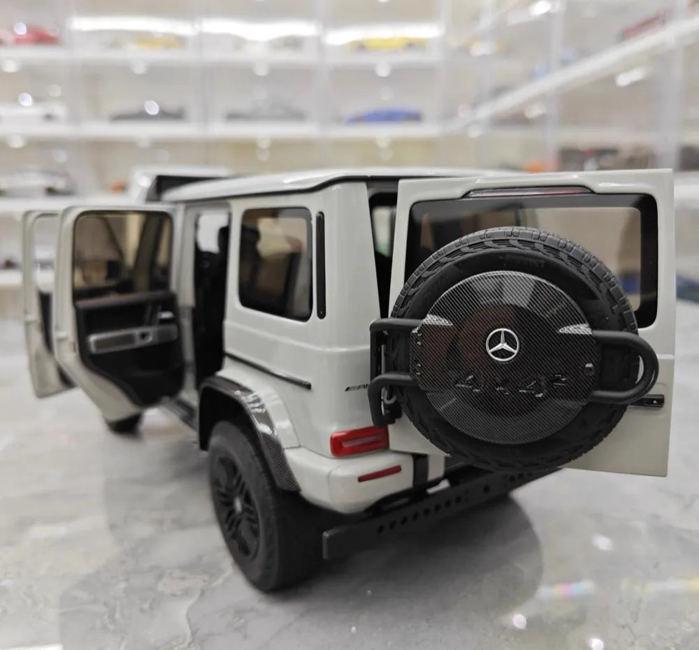 [Almost Real] 1:18 Mercedes-AMG 2018 G63 W463 Gray Model Car Die-Cast