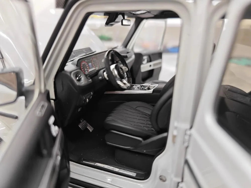 [Almost Real] 1:18 Mercedes-AMG 2018 G63 W463 Gray Model Car Die-Cast