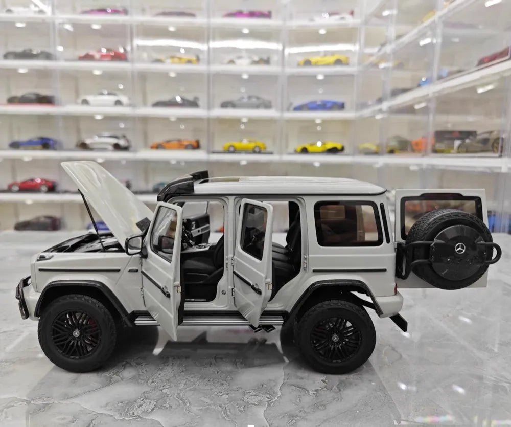 [Almost Real] 1:18 Mercedes-AMG 2018 G63 W463 Gray Model Car Die-Cast