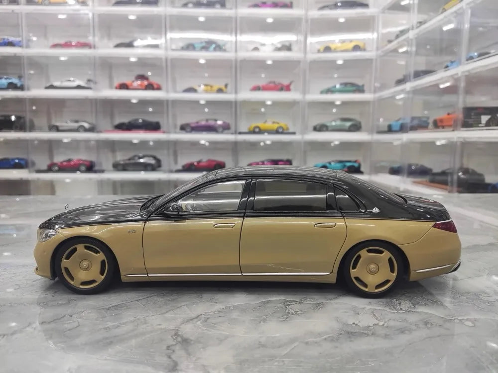 [Almost Real] 1:18 Mercedes-Maybach 2021 S-Class zwart & goud modelauto Die-Cast