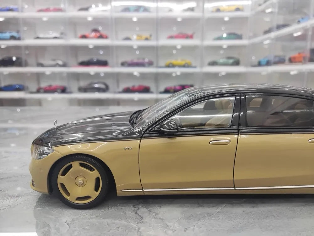 [Almost Real] 1:18 Mercedes-Maybach 2021 S-Class zwart & goud modelauto Die-Cast